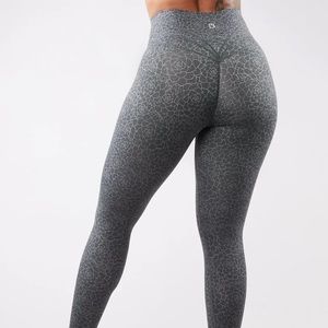 NWT - Buffbunny Siren Leggings - S